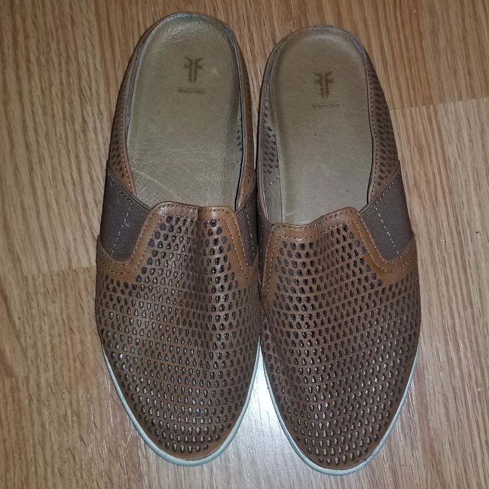 Frye Melanie Gore Perforated Cognac Leather Slip On Mule Shoe 7